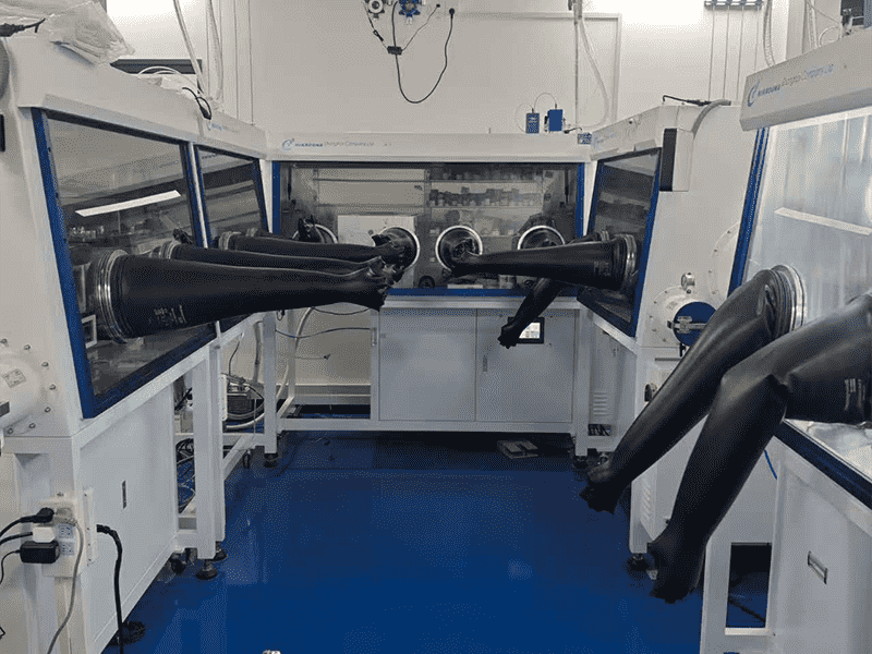 手套箱在粉体材料惰性环境处理中的使用经验